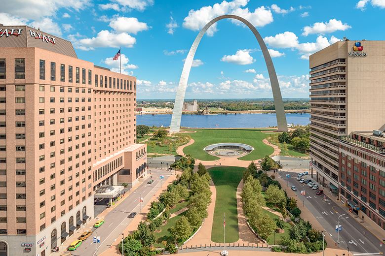 Exterior view of Hyatt hotel with St. Louis Arch